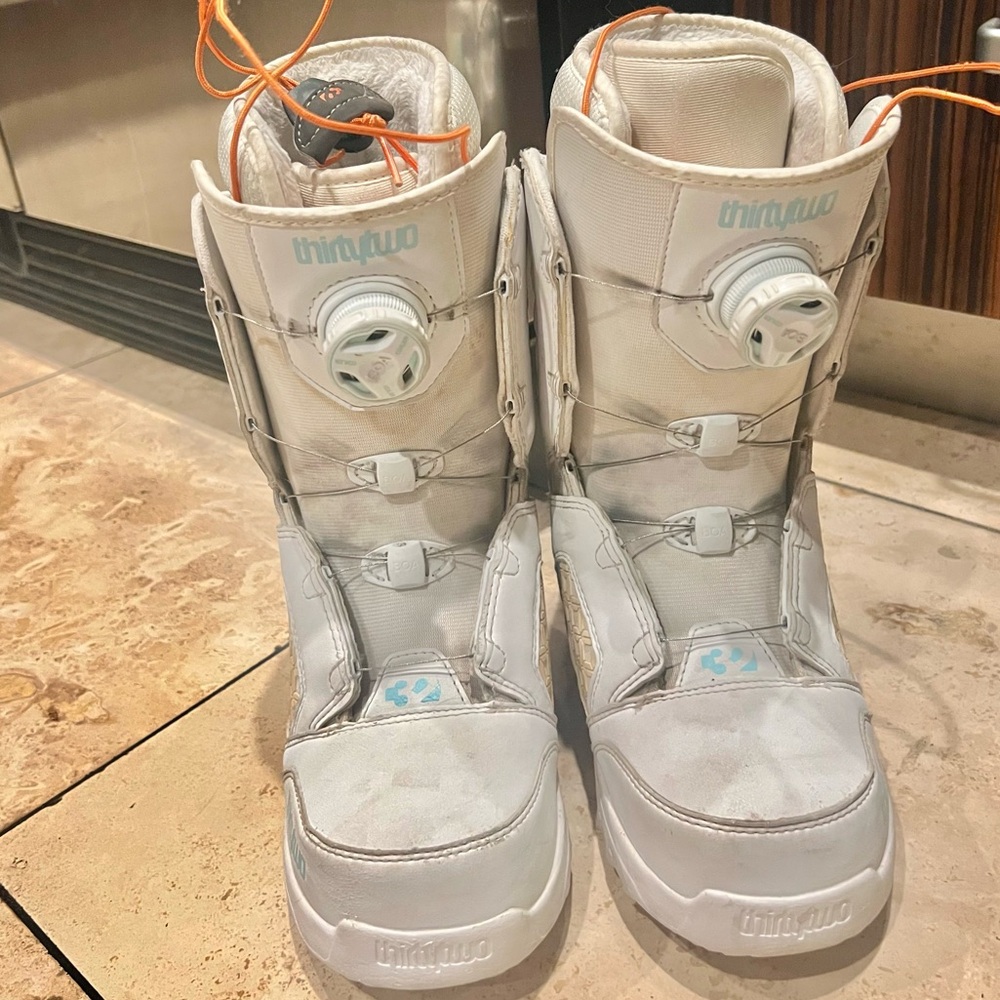 ThirtyTwo STW White Boa boots